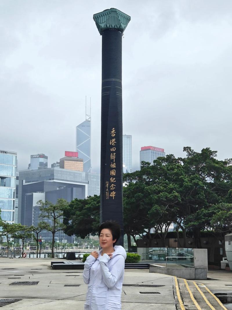 香港,如璀璨明珠,鑲嵌在珠江口畔,展現了東西方文化的交融與和